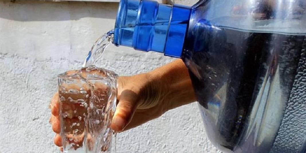 Neden 20 litre olmadığını öğrendik, peki kulp neden yok? İşte damacana tasarımının ardındaki gerekçe... 1